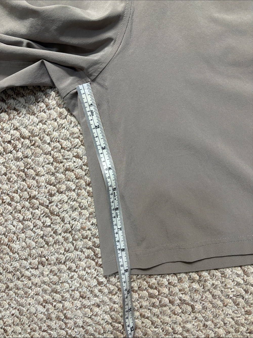 Swift Relaxed Short 9"
*Logo Waistband in Warm Ash Grey - Picture 3 of 6